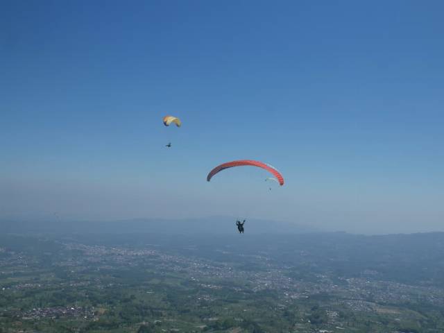 festival-paralayang-di-bukit-kekep-desa-lengkong-kecamatan-garung-meriahkan-hari-jadi-kabupaten-wonosobo